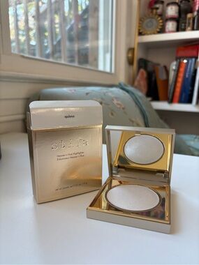 Stila Heaven's Hue Highlighter - Award-winning, Radiance-enhancing Glow
